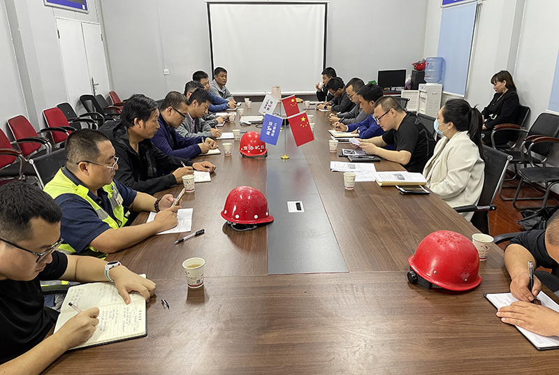 商洛高新區(qū)國(guó)慶期間建筑施工安全生產(chǎn)及揚(yáng)塵治理工作現(xiàn)場(chǎng)會(huì)在丹鶴綠洲項(xiàng)目召開